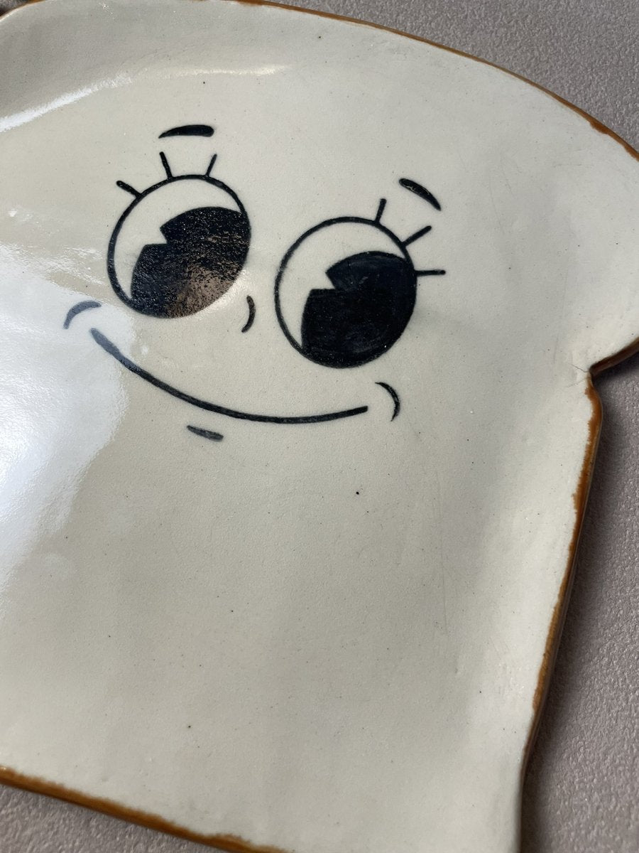 gros plan visage assiette madame heureuse