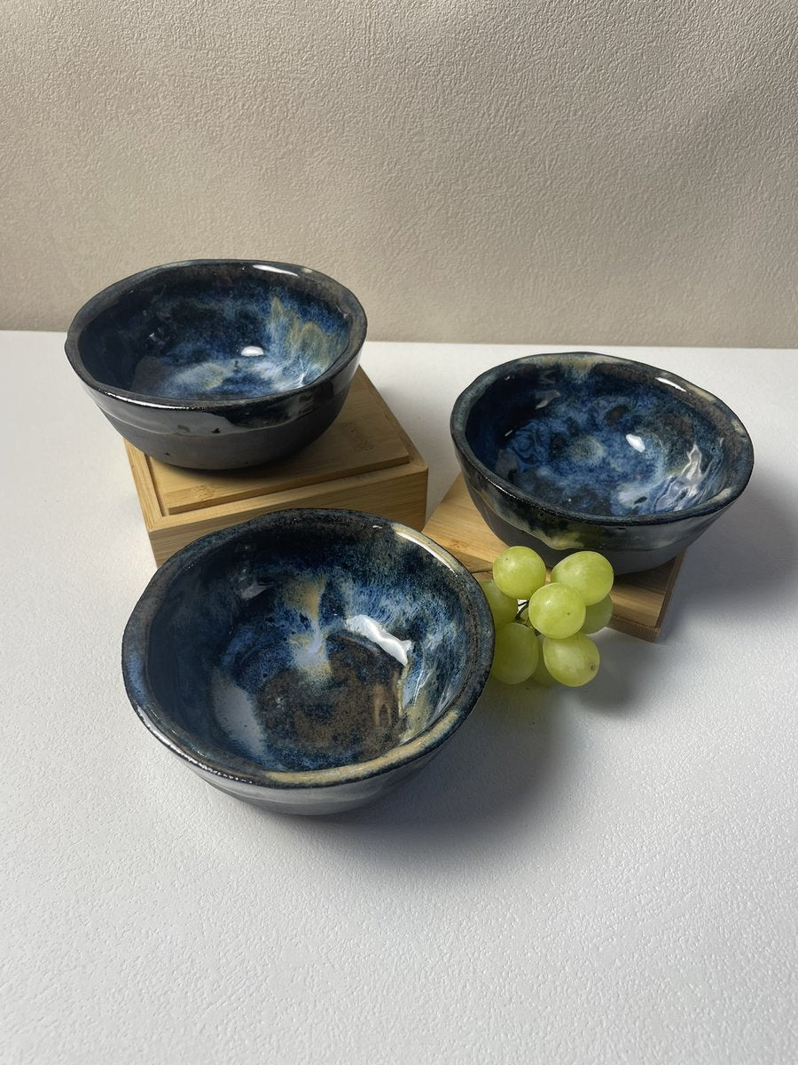 ensemble de bols apéro bleus et noirs