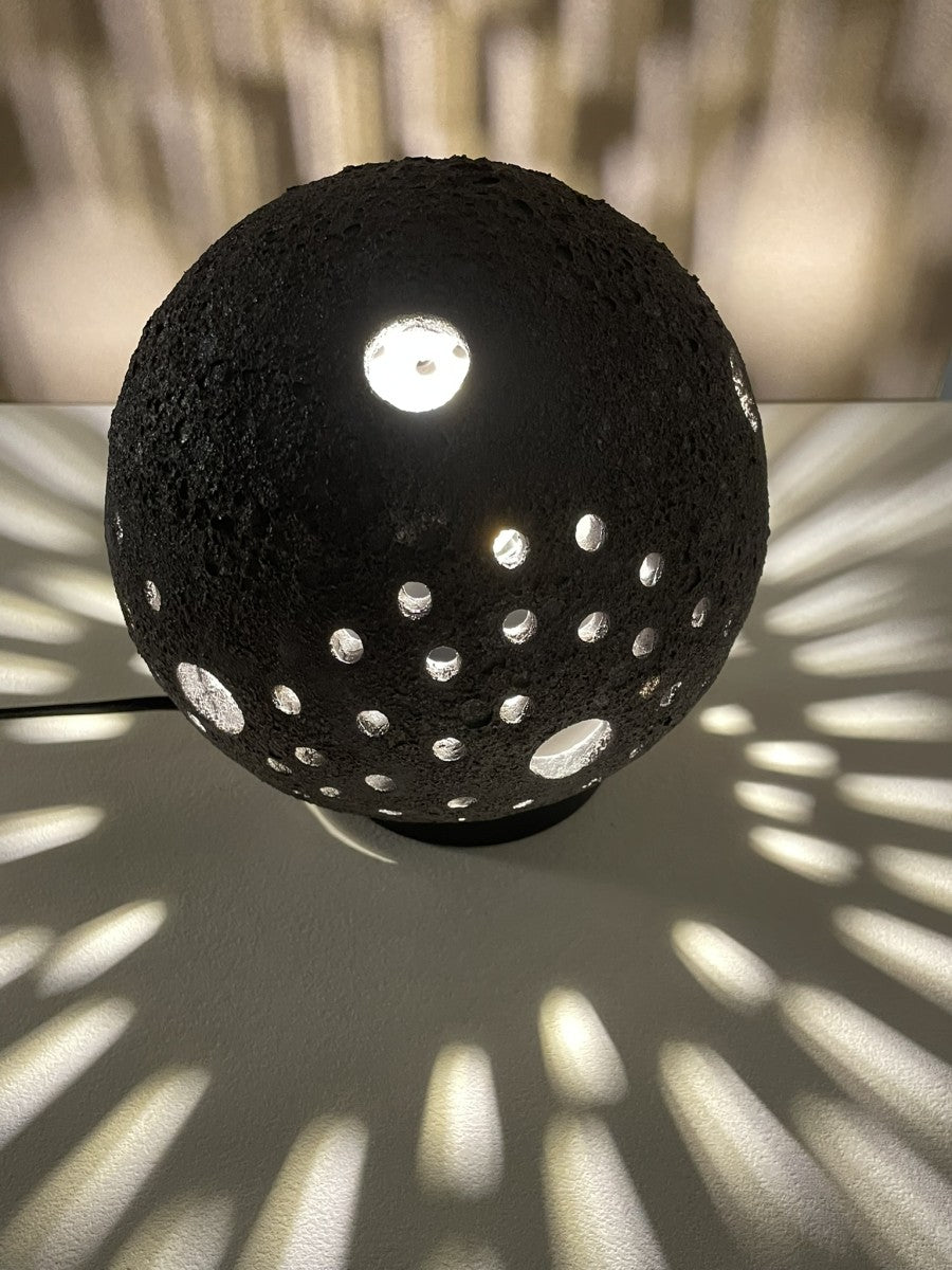 Lampe volcanique effet de lumière vue de nuit