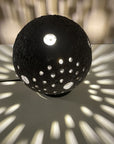 Lampe volcanique effet de lumière vue de nuit
