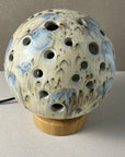 photo lampe boule beige, bleu, brun