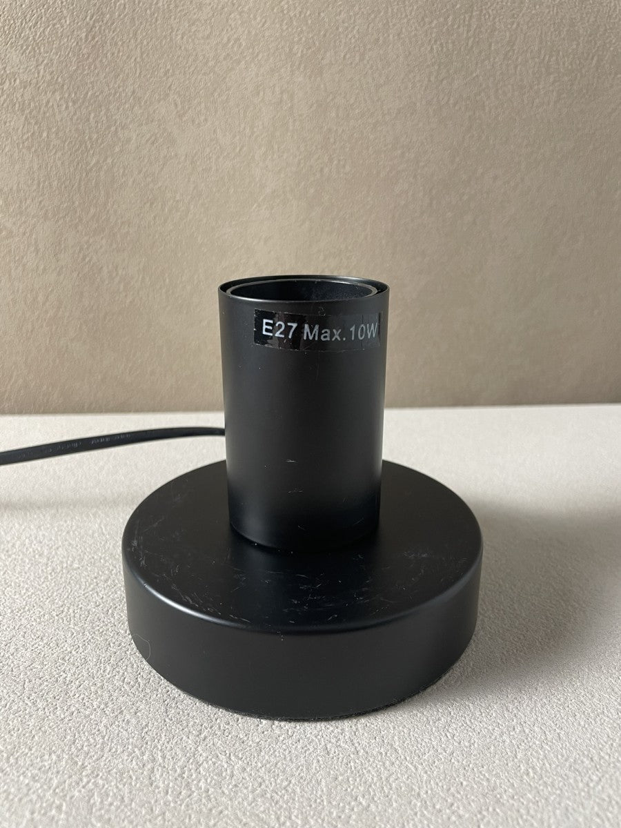pied de lampe en métal noir